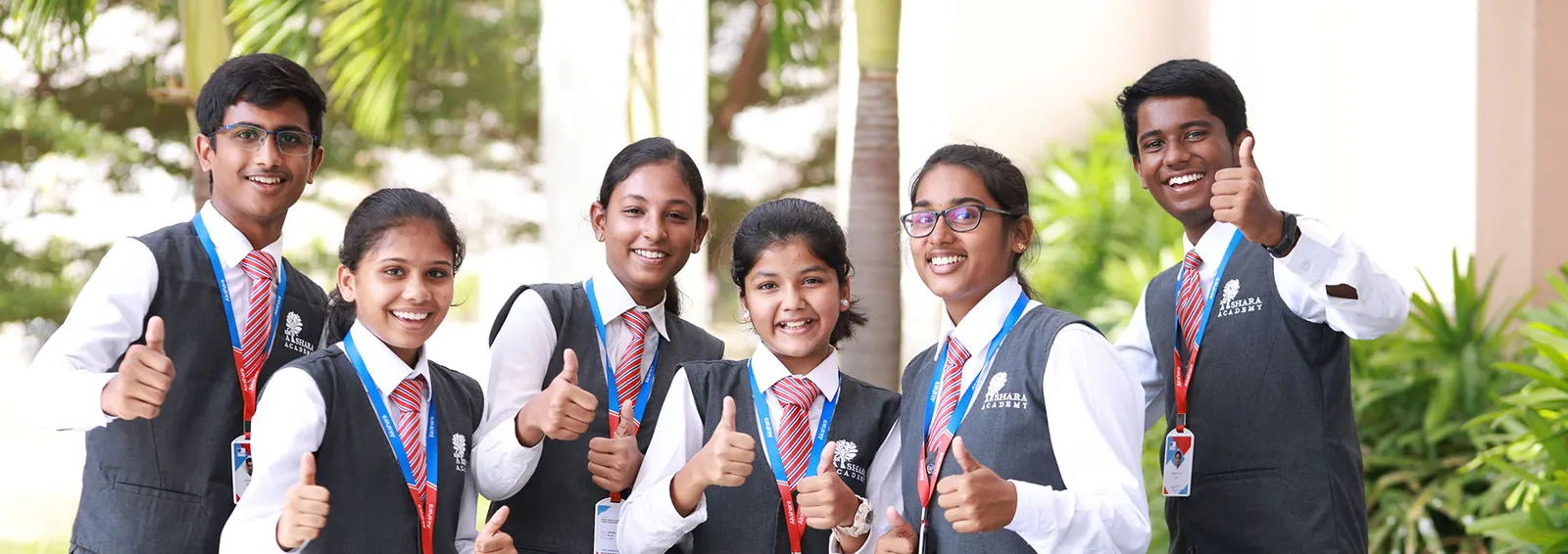 Senior students giving a thumbs up